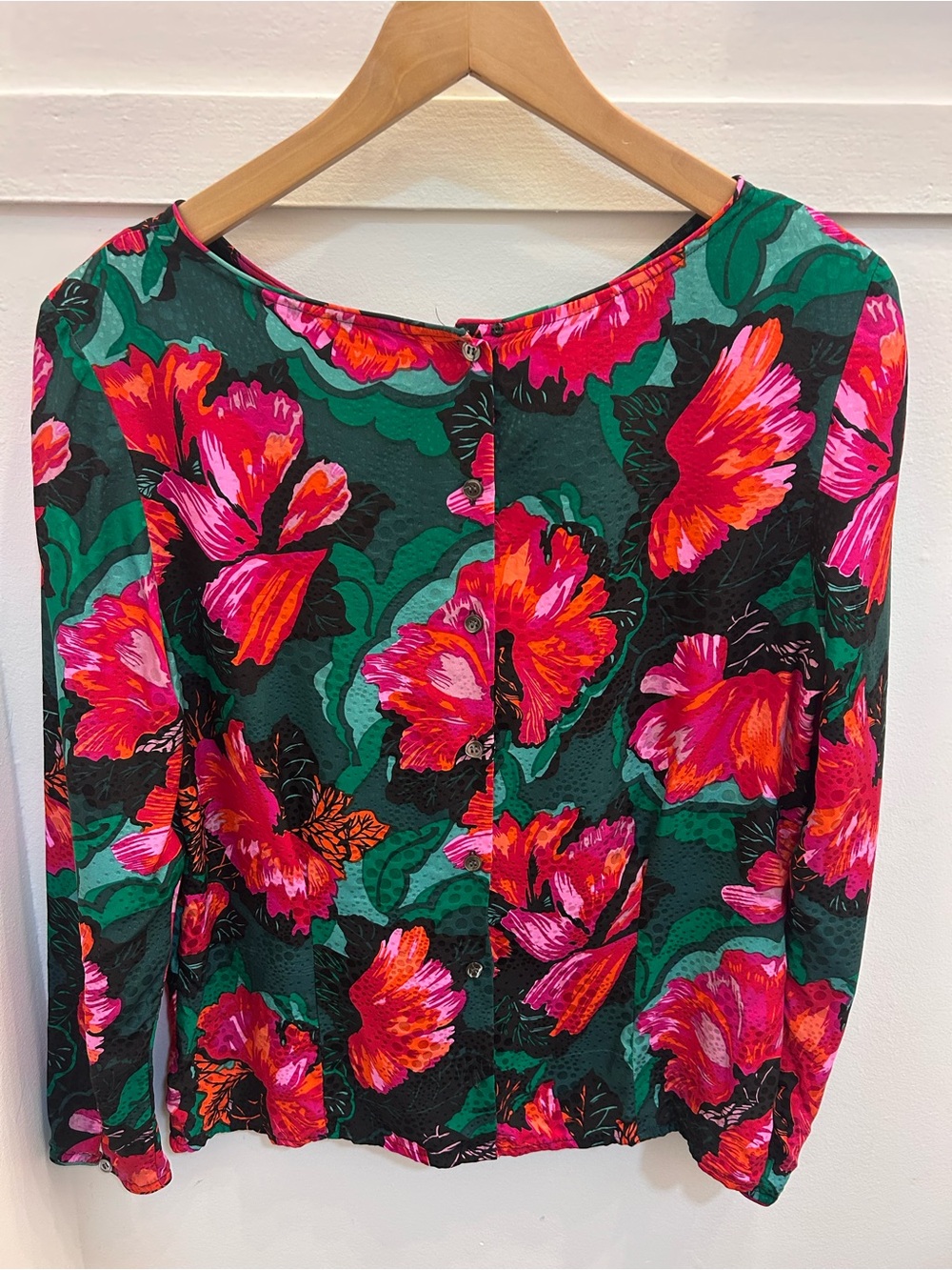 Vintage Evan Picone Green and Pink Floral Long-Sleeve Crewneck Top in SILK - Picture 7 of 8